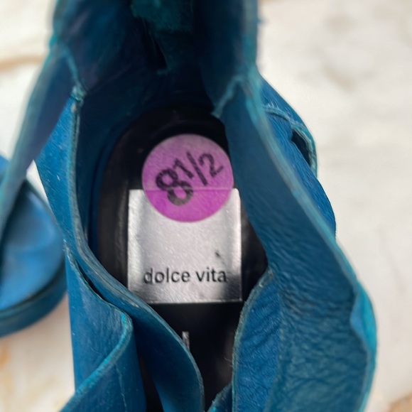 Pretty blue open toe wedge. - Picture 2 of 4